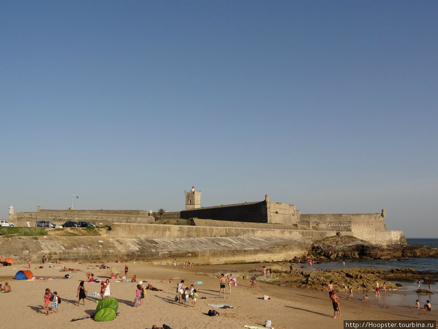 Форт на пляже в Каркавелуше Каркавелуш, Португалия