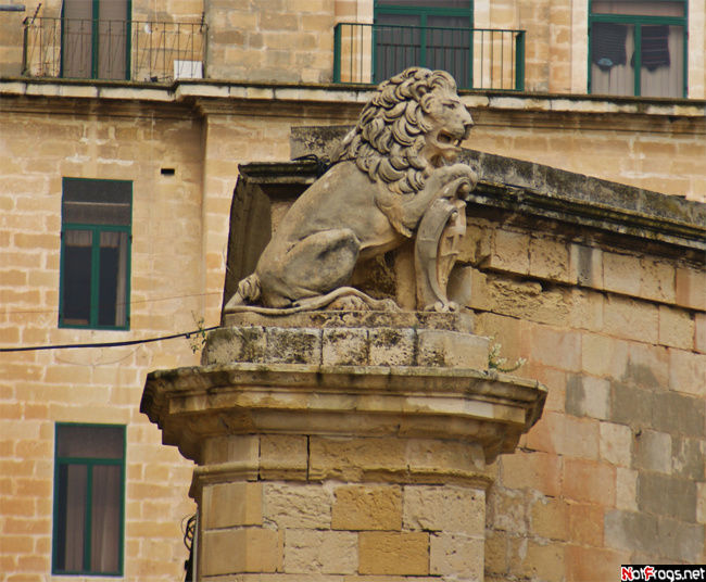 Лев, смотрящий на море Валлетта, Мальта