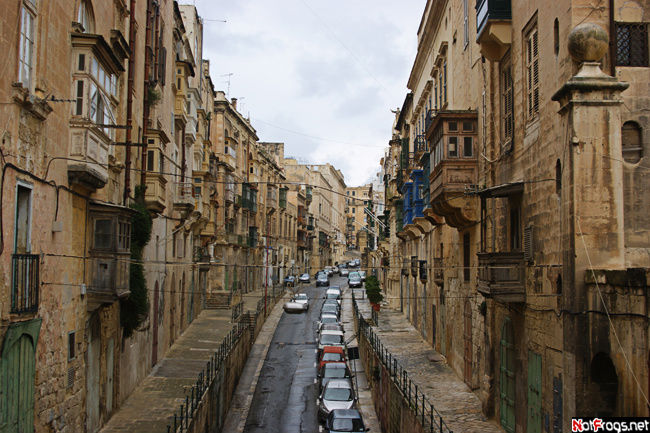 Вид с мостика над улицей Валлетта, Мальта
