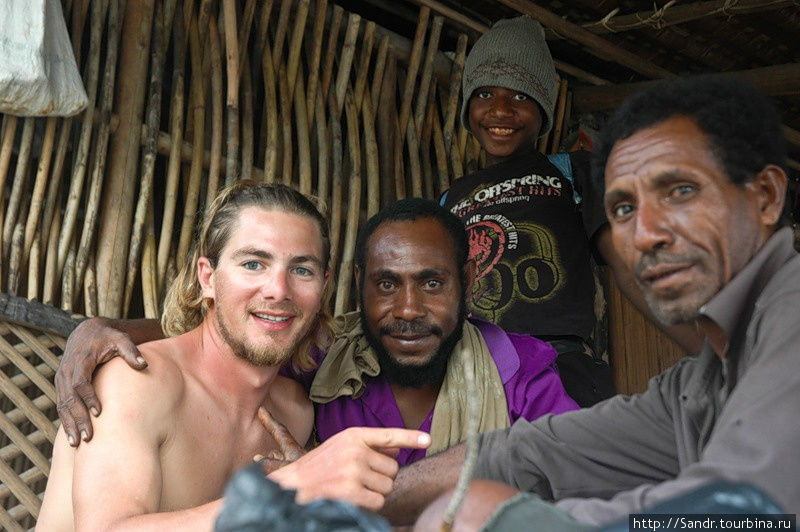 Дитрих, Патрик и Стивен за день до описываемых событий Провинция Сандаун, Папуа-Новая Гвинея