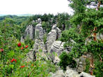Праховские скалы можно увидеть в восточной части заповедника недалеко от городка Йичин