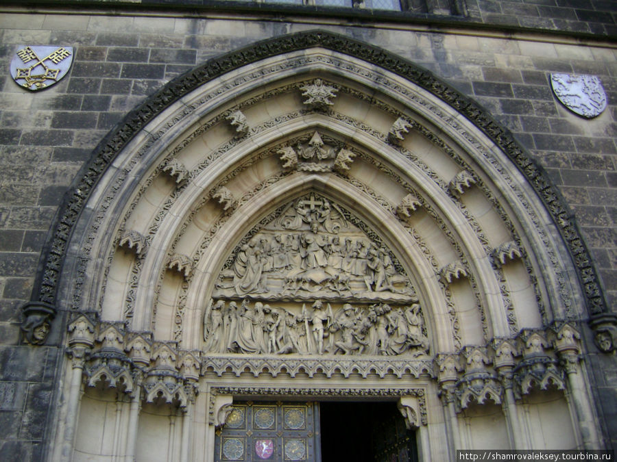 Центральный вход в базилику Прага, Чехия