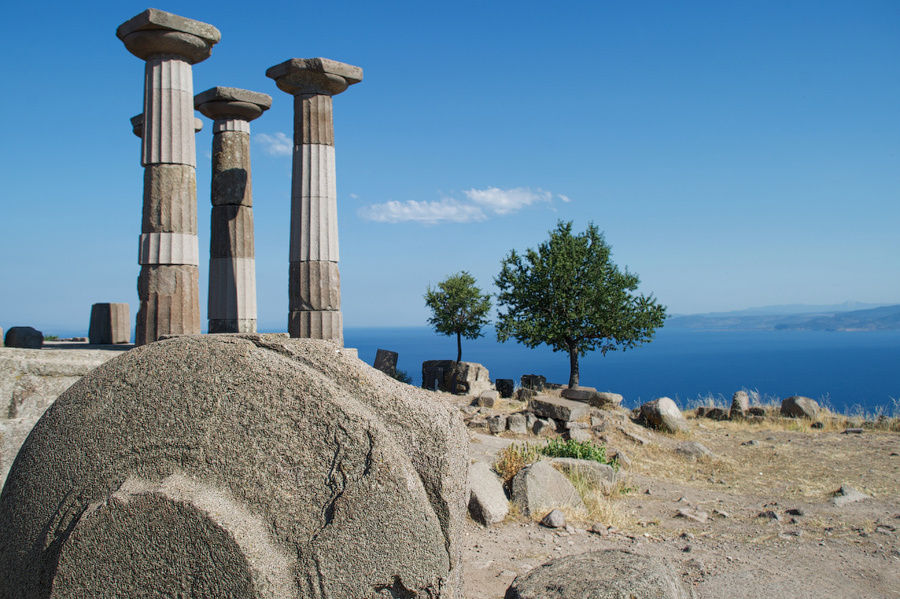 Руины храма Афины. Чанаккале, Турция