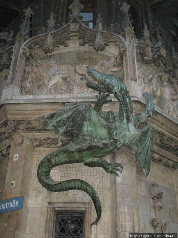 Дракон на фасаде Мюнхен, Германия
