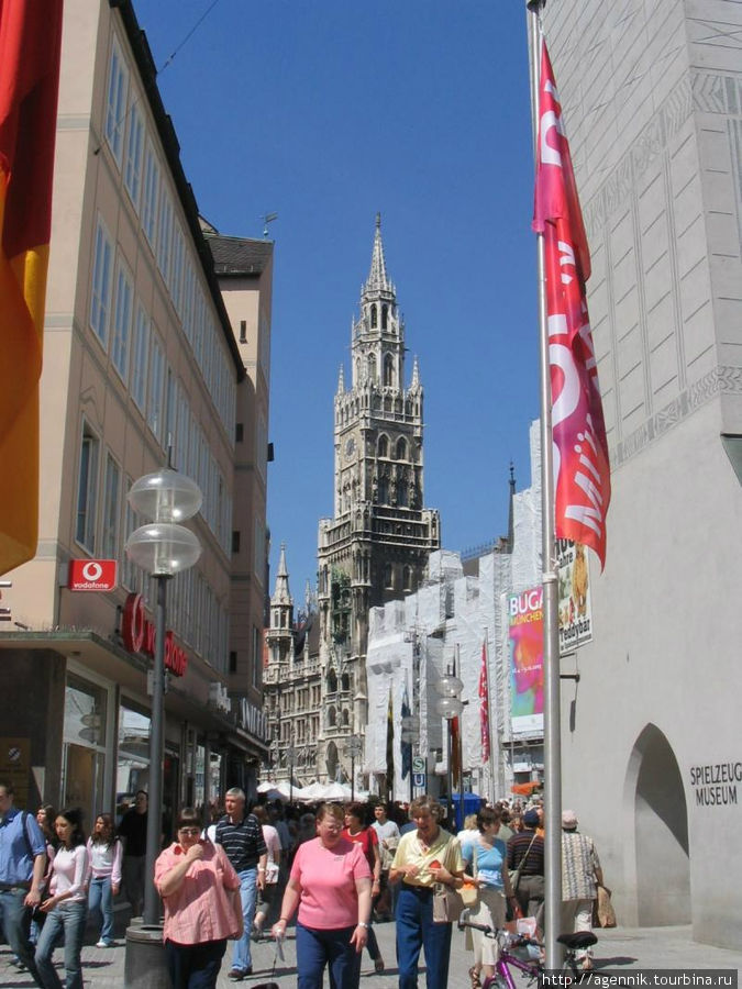 Общий вид Мариенплац с улицы Таль Мюнхен, Германия