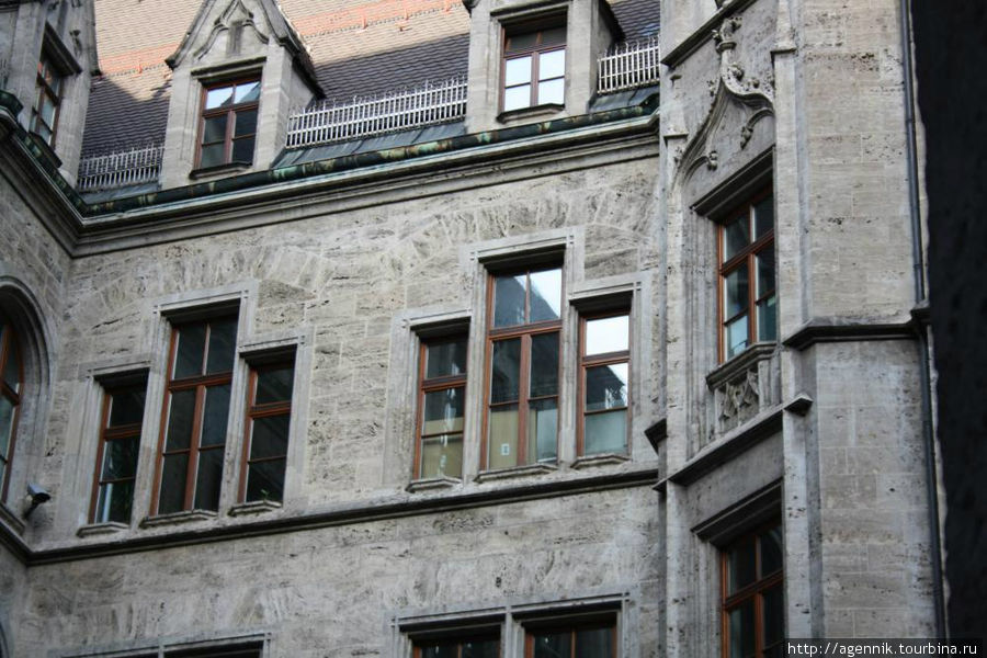 Окна не в готических традициях — это уже скорее предвестие югенштиля Мюнхен, Германия