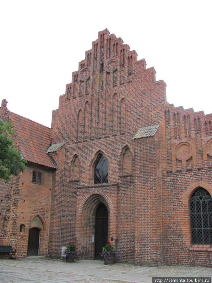 «Клострет» - Собор Святого Петра в Истаде Истад, Швеция