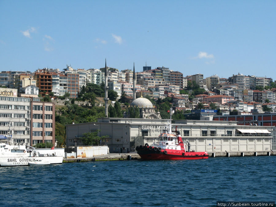 Музей современного искусства с воды выглядит не броско Стамбул, Турция