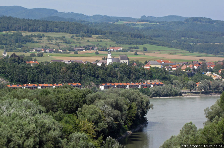 вид со стен аббатства на левый берег Дуная Мельк, Австрия