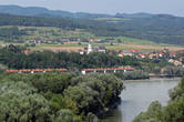 вид со стен аббатства на левый берег Дуная