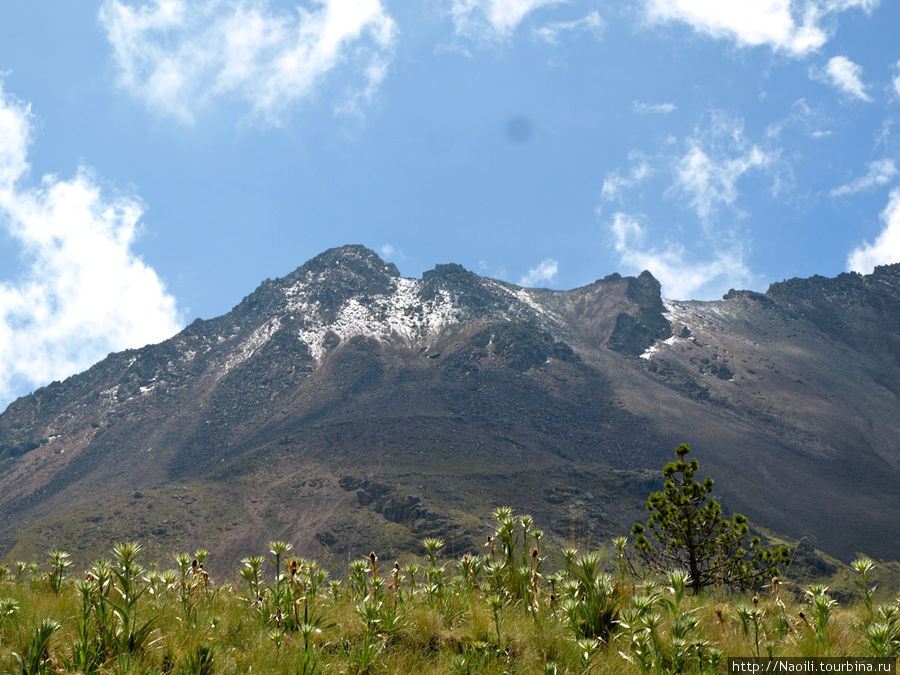 Вид на кратер Невадо де Толука Толука-де-Лердо, Мексика
