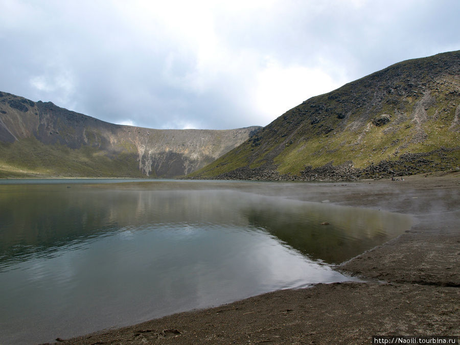Туманное озеро в кратере вулкана Невадо де Толука, 4690м. Толука-де-Лердо, Мексика