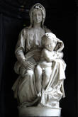 Шедевр, выполненный в мраморе Микеланджело — Мадонна с младенцем