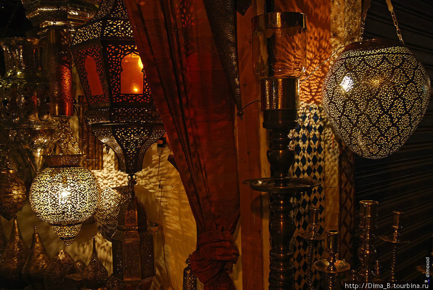 В Марокко развито ремесло, очень красивые фонари. Марракеш, Марокко