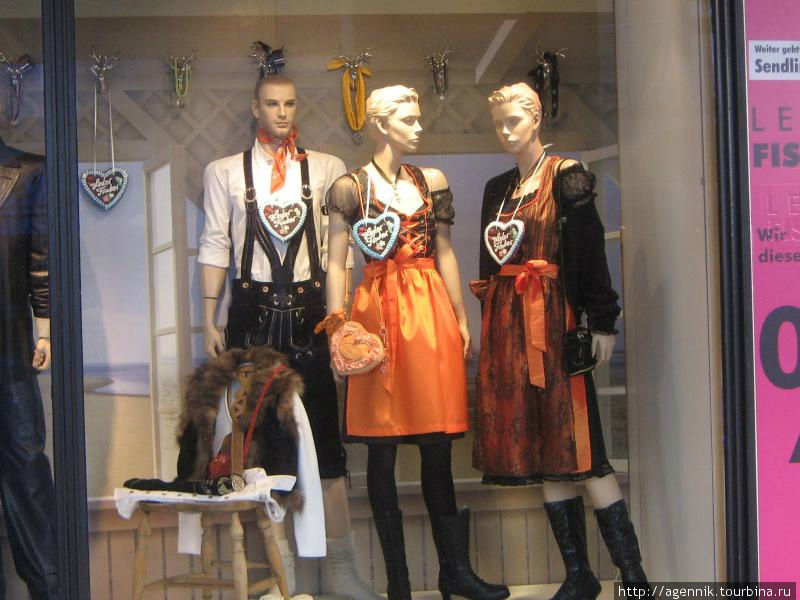 Так выглядят многие витрины магазинов в это время Мюнхен, Германия