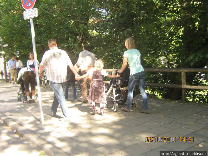 На Октоберфест ходят всей семьей. Дети не помеха Мюнхен, Германия