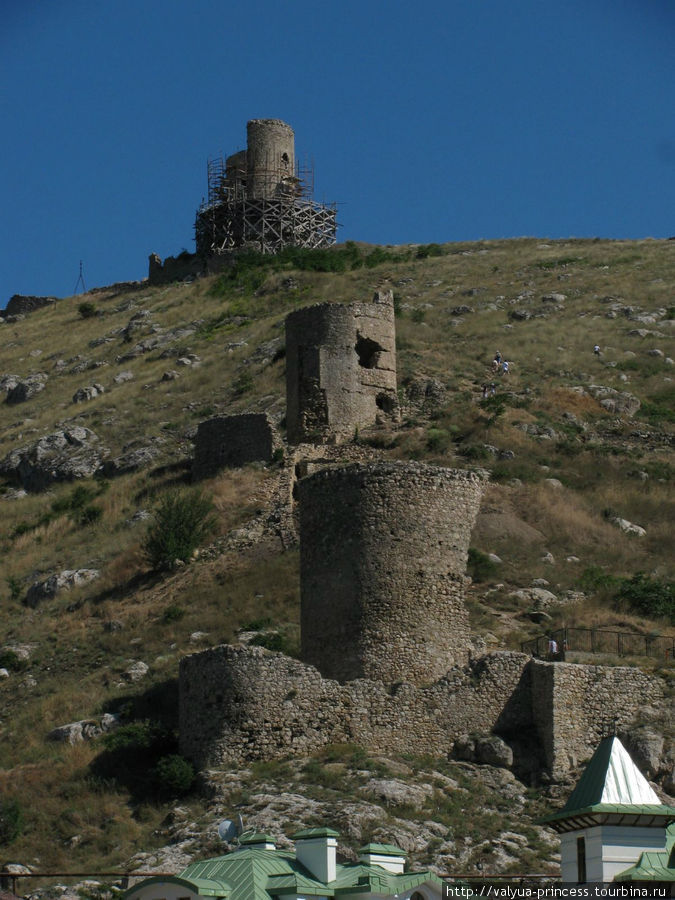 крепость 13 века, построенная генуэзцами, в бухте Балаклавы. Евпатория, Россия