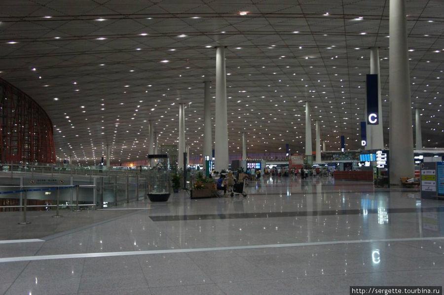 Пекинский аэропорт. Зал вылетов. Манила, Филиппины