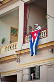 Все праздную по разному — кто-то вывешивает национальный флаг с балкона, а кто-то нижнее белье :-)))