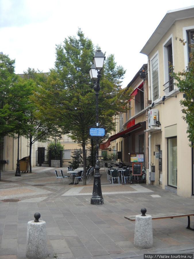 Маленькая площадь Нантер, Франция