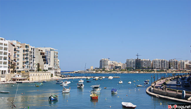 Вид с набережной города Сент-Джулианс Сент-Джулианс, Мальта