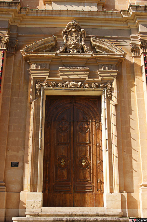 Вход в церковь на улице Мелита Слима, Мальта