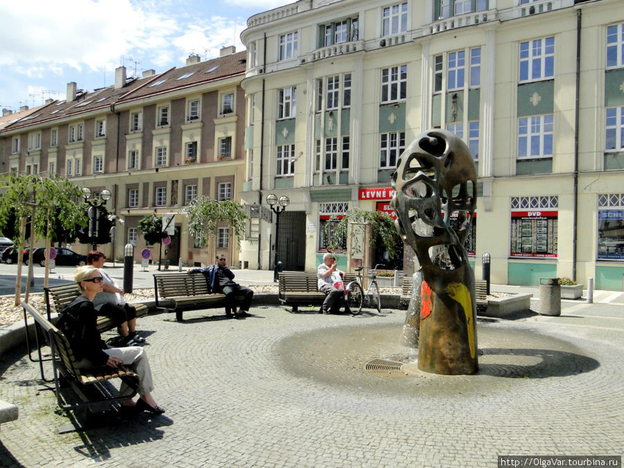 Батьково намнести (площадь) — фонтан Градец-Кралове, Чехия