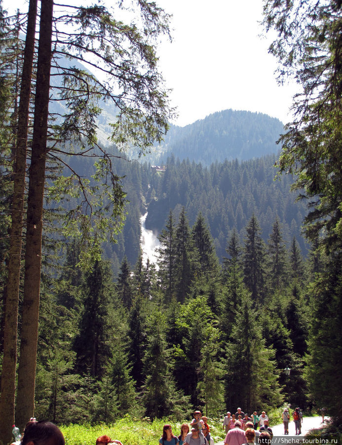 Деревушка Кримль - сюда едут смотреть  водопад Кримль, Австрия