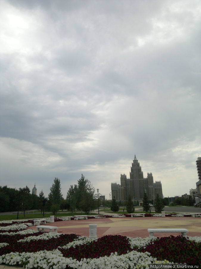 Небоскребы среди степей... Астана, Казахстан
