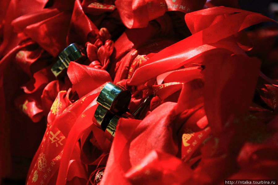 Хонглуо - храм пятисот статуй Пекин, Китай