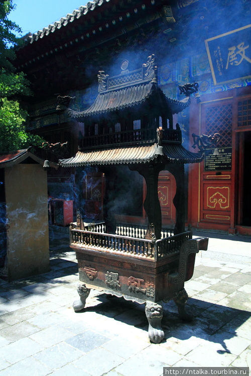 Хонглуо - храм пятисот статуй Пекин, Китай