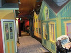 В здании Культурно-исторического центра Кареликум/Carelicum
находится детский сказочный городок Мукуланкату/Mukulakatu (похож на музей Астрид Лингрен в Стокгольме)!!
Потрясающее место! Как повезло деткам Йоэнсуу! Вход абсолютно бесплатный.