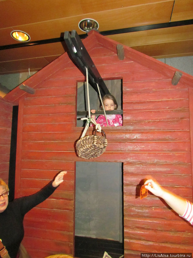В здании Культурно-исторического центра Кареликум/Carelicum
находится детский сказочный городок Мукуланкату/Mukulakatu (похож на музей Астрид Лингрен в Стокгольме)!!
Потрясающее место! Как повезло деткам Йоэнсуу! Вход абсолютно бесплатный. Йоэнсуу, Финляндия