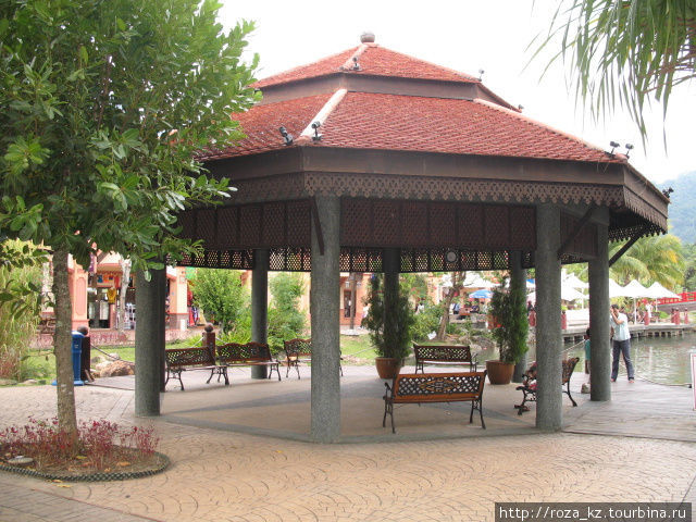 этот парк с магазинами, кафе и канатной дорогой находится в 5-7 минутах ходьбы от отеля Лангкави остров, Малайзия