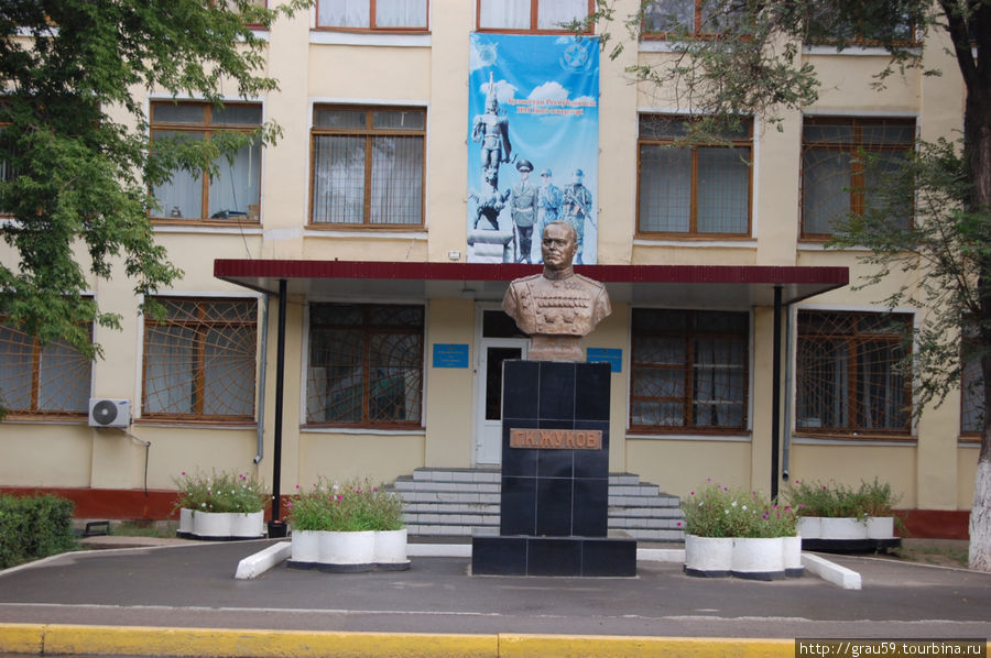 Памятник-бюст Г.К.Жукова Уральск, Казахстан