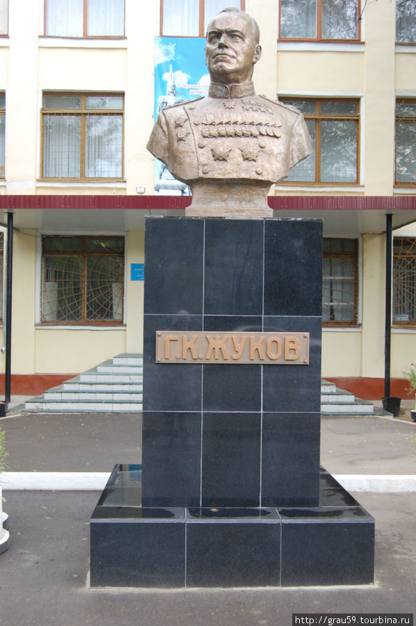 Памятник-бюст Г.К.Жукова Уральск, Казахстан