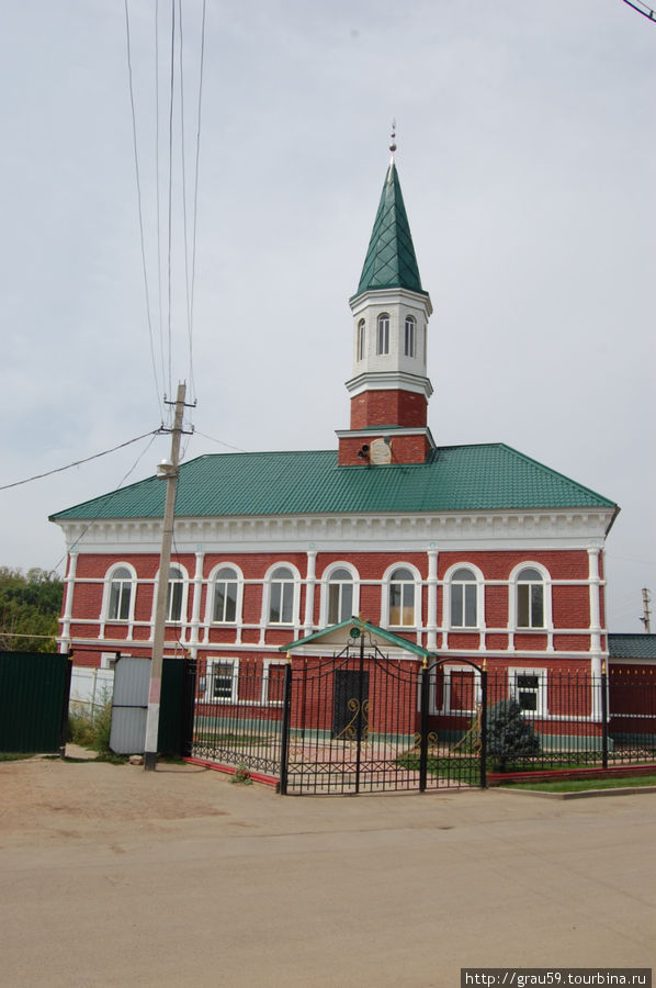 Красная мечеть Уральск, Казахстан
