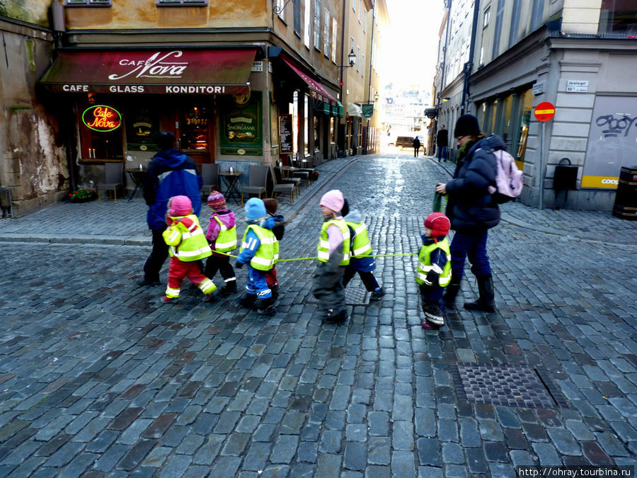 Прогулка местного детсада. Стокгольм, Швеция