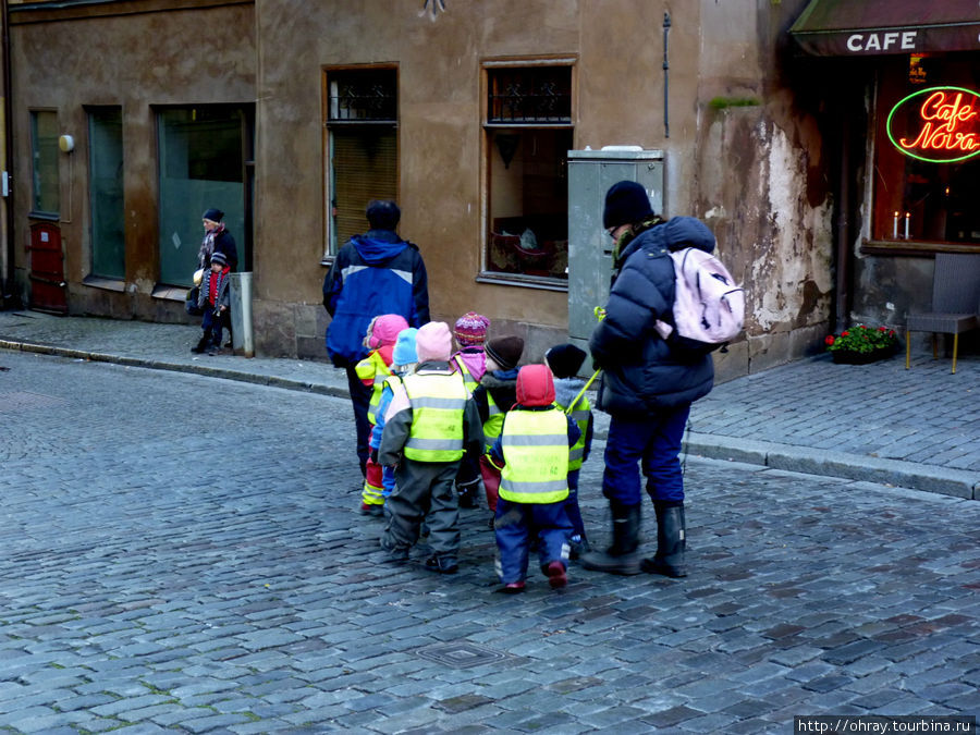 Прогулка местного детсада. Стокгольм, Швеция