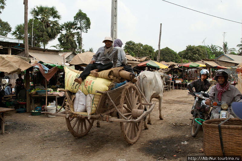 Пномпень - богатая столица бедной страны.
