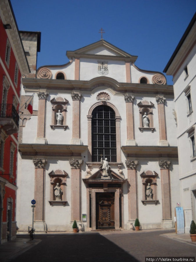 Лучший вид на церковь Тренто, Италия