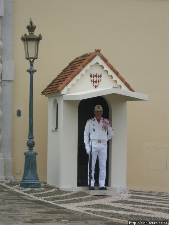 Охрана княжеского дворца. Монако