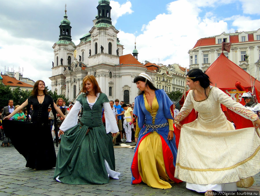 ...и шорох юбок длинных платьев Прага, Чехия