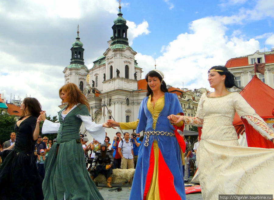 Что-то притягательное есть в  танцах средневековья Прага, Чехия
