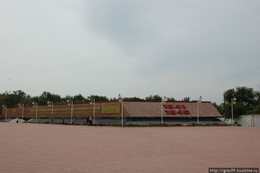 Мемориальный комплекс на берегу реки Урал Уральск, Казахстан