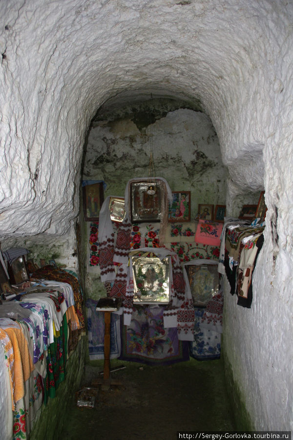 Духовность в скальных кельях Каменец-Подольский, Украина