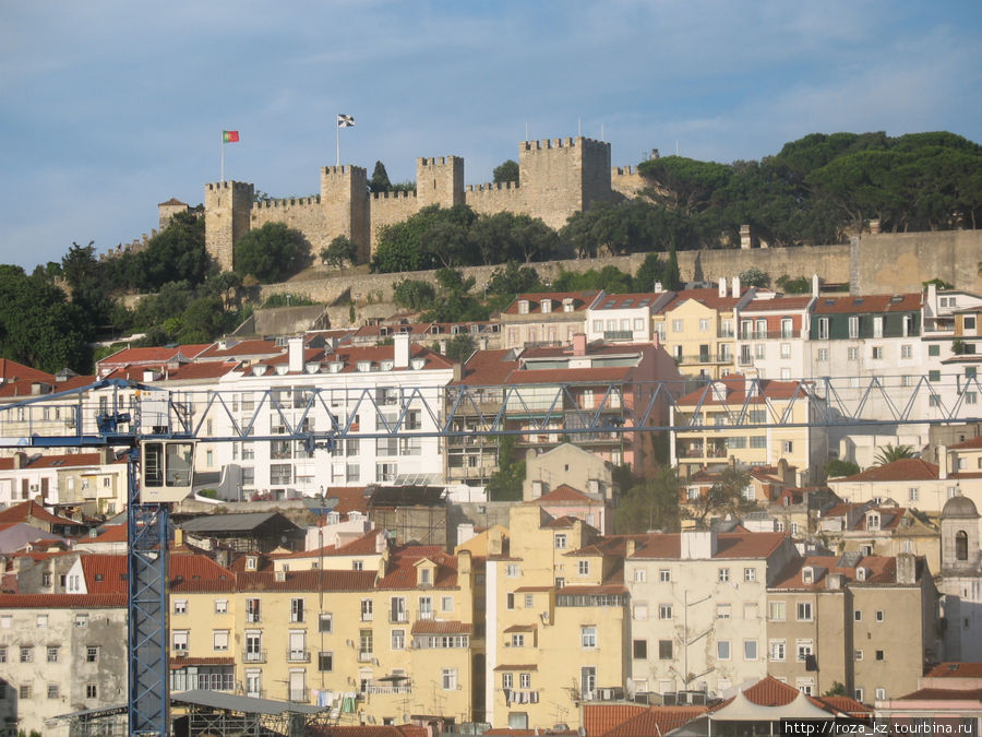 вид на замок св.Георгия Лиссабон, Португалия