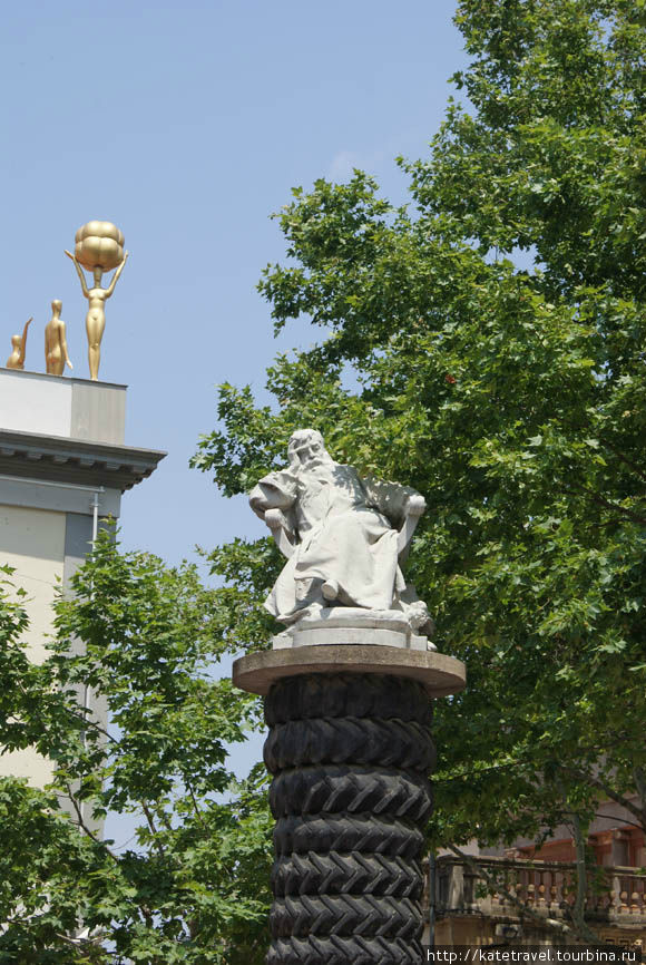 Памятник художнику Жан-Луи Эрнесту Мейсонье Фигерас, Испания