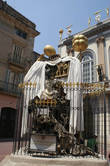 Памятник гению каталонской мысли Франсеску Пужольсу