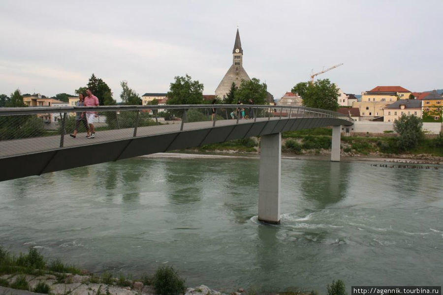 Пешеходный мост — построен недавно, в 2006 году Оберндорф-Зальцбург, Австрия
